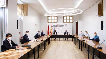 Un momento de la reunión entre representantes de VW, del comité y del Gobierno de Navarra