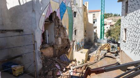Imagen de la zona afectada del edificio, tras ser derribada la parte que corría más riesgo de derrumbarse