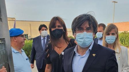 El expresidente de la Generalitat Carles Puigdemont sale de la prisión de Bacali, en Sàsser (Italia)