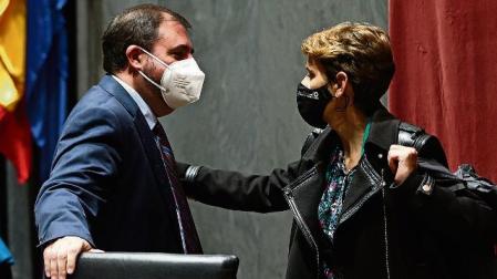 Los presidentes del Parlamento y el Gobierno, Unai Hualde y María Chivite, conversando