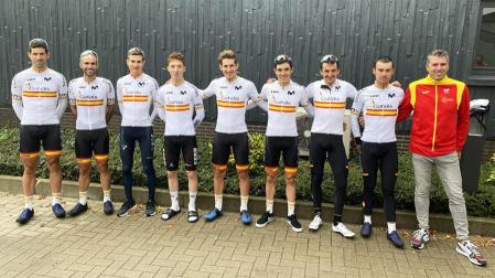 Erviti, Lluis Mas, Rodríguez, Adriá, Cortina, Aranburu, Izagirre, Serrano y el seleccionador Momparler