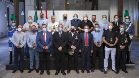 Homenaje en la Ciudadela a los policías municipales de Pamplona jubilados.