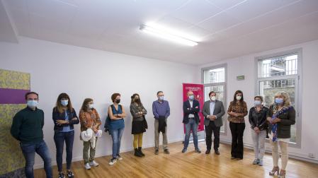 Miembros de la corporación del Ayuntamiento de Pamplona han visitado el nuevo espacio del programa COworkids y la Casa de las Mujeres
