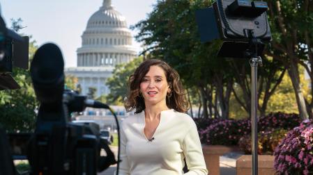La presidenta de la Comunidad de Madrid, Isabel Díaz Ayuso, durante una entrevista en en las inmediaciones del edificio del Capitolio, en Washington