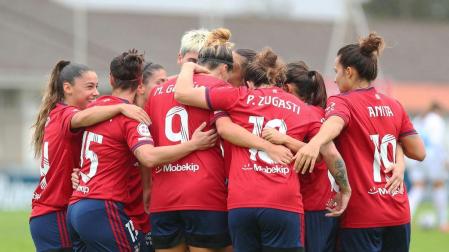 Celebración de la victoria de las jugadoras rojillas