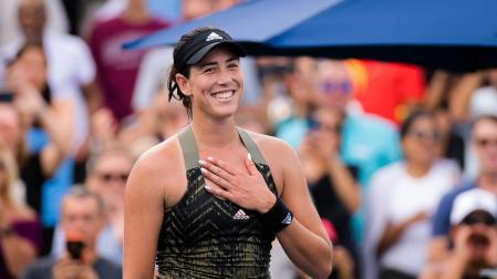 Garbiñe Muguruza, sonriente tras ganar a Ons Jabeur en Chicago