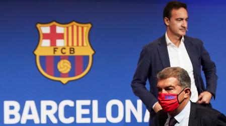 El director general del FC Barcelona, Ferran Reverter y el presidente de la entidad, Joan Laporta, durante la presentación de los resultados de la auditoría al club