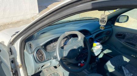 El volante, roto para retirar el cepo policial