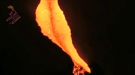El volcán sigue expulsando lava y nada hace prever que el final esté cerca