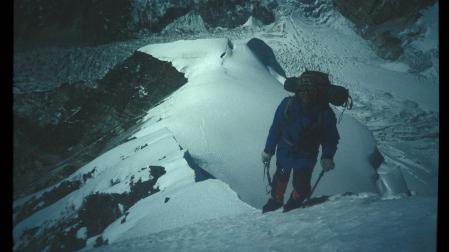 Fermín Izco, en 1992 durante el ascenso al Lempo-Gan (7.083m)
