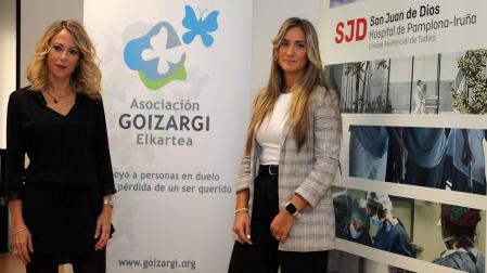 La directora de Goizargi, Rakel Mateo (izda.), y la psicóloga sanitaria del Hospital San Juan de Dios, Paula Jiménez, en la presentación de la VIII Jornada sobre el Duelo