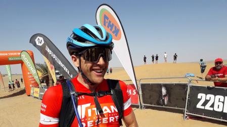 El suizo Konny Looser, ataviado con el maillot rojo de líder, se impone en la Titan Desert