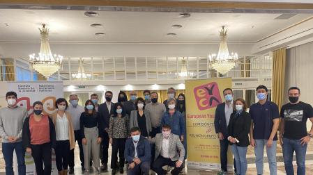 Foto de grupo de representantes de los programas de carné joven europeo durante su encuentro anual en Pamplona