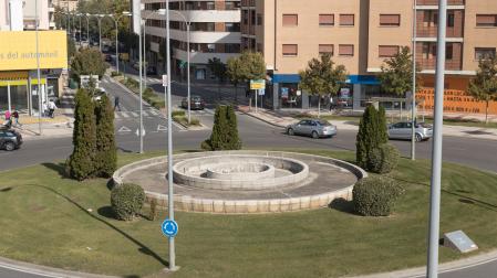 Imagen actual de la fuente de la rotonda de la plaza Europa, que ahora se va a rehabilitar