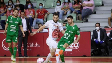 Un momento del partido entre el Pozo y el Xota, este sábado
