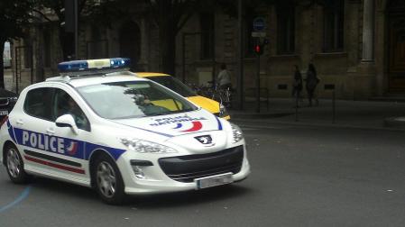 Coche patrulla de la Policía francesa