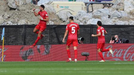 El delantero del Sevilla Rafa Mir celebra su gol ante el Celta de Vigo