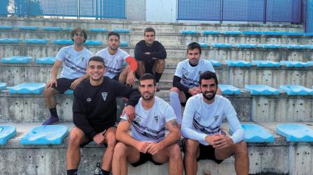 De izda. a dcha.: Javi Rudi, Imanol Arana, Xabi Barace y Jorge Galán, abajo (de izda. a dcha.), Jaime Dios, Aritz Eguaras y Mikel Santamaría