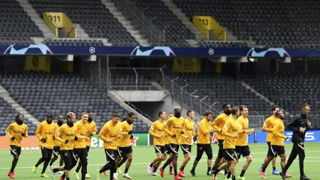 Los jugadores del Young Boys se ejercitan en el estadio Wankdorf