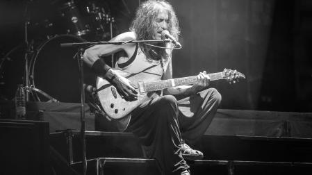 Robe Iniesta, durante uno de sus conciertos