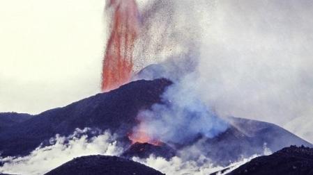 Imagen de la erupción del Teneguía el 9 de noviembre de 1971