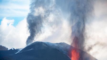 Imagen del volcán de Cumbre Vieja a primera hora de la tarde de este martes, 26 de octubre