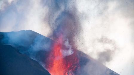 Imagen del volcán Cumbre Vieja en la tarde del martes