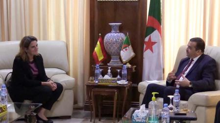Teresa Ribera, durante el encuentro mantenido el pasado miércoles en Argel con el ministro de Energía y Minas, Mohamed Arkab