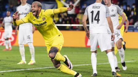 Capoue celebra el 1-0