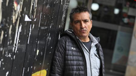 Manu Gómez, ayer en Pamplona, donde presentó su primer largometraje como director, Érase una vez en Euskadi