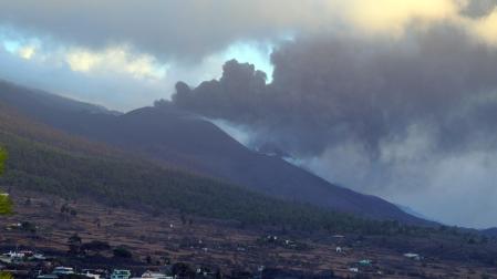 Una de las bocas eruptivas del volcán de Cumbre Vieja, a 7 de noviembre de 2021