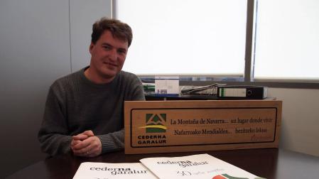 Ibon Mimentza De Irala, director gerente de Cederna Garalur, posa en las oficinas centrales de la asociación en Ansoáin