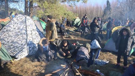 Migrantes en la frontera bielorrusa con Polonia