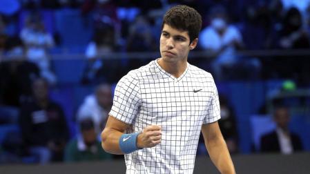 Carlos Alcaraz sigue en el camino de la victoria en el Masters Nueva Generación de Milán