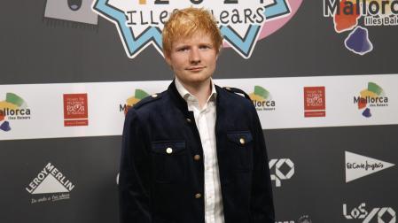 El músico Ed Sheeran posa en el photocall de los 40 Music Awards 2021