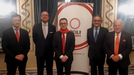 De izda. a dcha.: Íñigo Sobrini, patrono fundación DN: Joaquin Villanueva, presidente Círculo Navarra; Dr. Juan Miguel Gil Jaurena; Dr. Oscar Beloqui y Juan Antonio Sagardoy