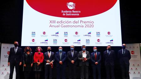 De izda. a dcha., Eduardo Elizalde, Maitane Bueno, Lourdes Plana, Miguel Cazón, José Ignacio Arrasti, Enrique maya, Juan Carlos Oroz Martín Sarobe, Luis Colina y Fernando Basarte