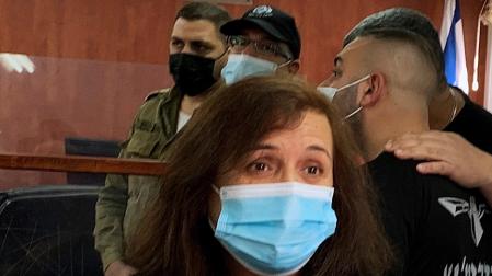 La trabajadora humanitaria española Juana Ruiz llega al tribunal militar israelí de la prisión de Ofer
