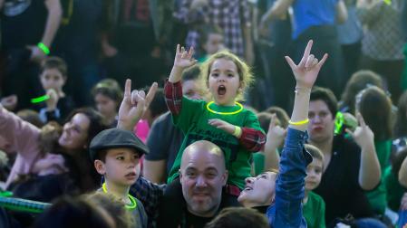 Una familia disfruta en el Minimusic de 2020