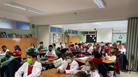 Alumnos de 1º de la ESO del colegio Santísimo Sacramento entrevistan a abuelos sobre sus costumbres navideñas