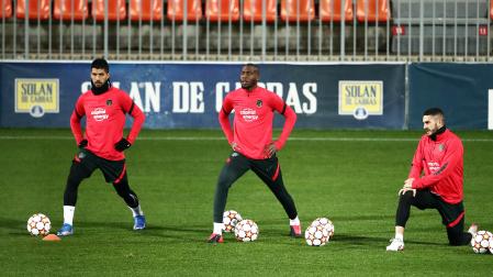 Luis Suárez, Kondogbia y Koke, durante la sesión de este martes