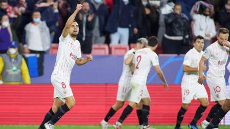 Joan Jordan celebra el primer gol del Sevilla
