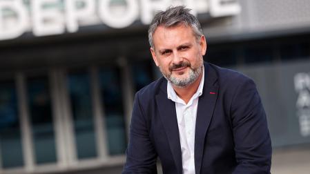 José Antonio Fernández Herrero, máximo responsbale del ADO, en el exterior de la Casa del Deporte del Gobierno de Navarra