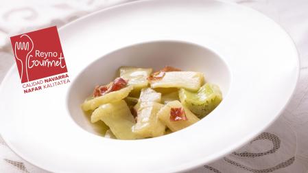 Cardo de Navarra con jamón.