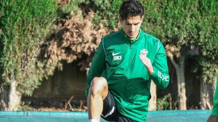 El delantero del Elche, Pere Milla, se ejercita en las instalaciones del campo Díez Iborra este viernes