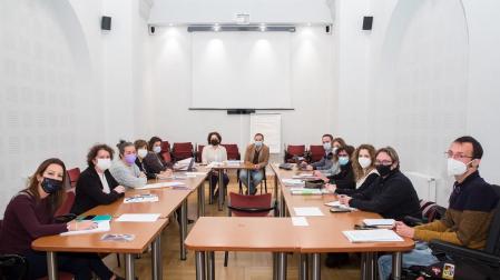 Imagen de la reunión en el departamento.