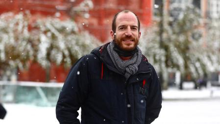 Jesús Pérez Artuch, ayer, en la Plaza del Castillo de Pamplona