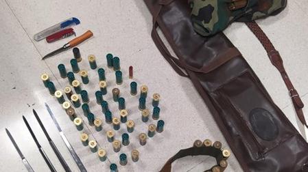 Armas incautadas al conductor que circulaba haciendo eses por la avenida Bayona de Pamplona