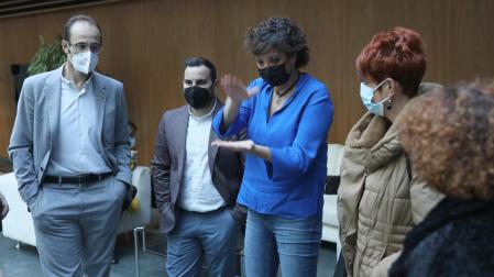 Jorge Aguirre, Carlos Mena y Ainhoa Unzu (PSN) y Bakartxo Ruiz (Bildu), en el Parlamento