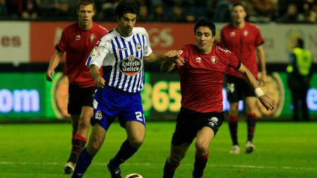 Valerón y Nekounam en el partido de El Sadar de 2010